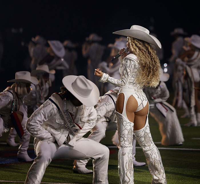 &ldquo;Can I Get A Refund?&rdquo;: Beyonc&eacute;&rsquo;s NFL Halftime Show Leaves Fans Furious