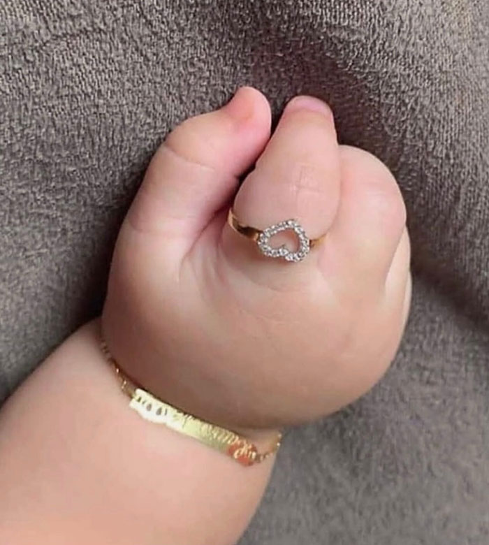 Britney Spears Baffles Fans With Mysterious Pic Of A Baby's Hand After Teasing Big Announcement