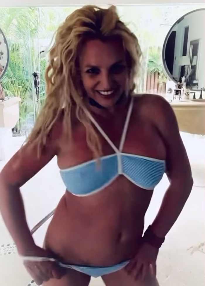 Britney Spears Baffles Fans With Mysterious Pic Of A Baby's Hand After Teasing Big Announcement