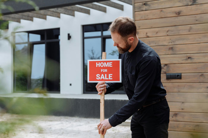 37YO Single Dad Finds The Perfect Home And Buys It, GF Is Upset As He Didn&rsquo;t Consult Her Beforehand