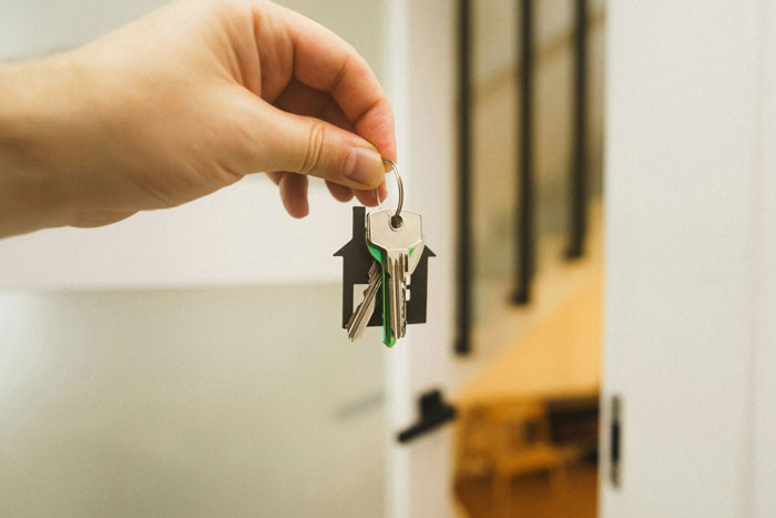 37YO Single Dad Finds The Perfect Home And Buys It, GF Is Upset As He Didn&rsquo;t Consult Her Beforehand