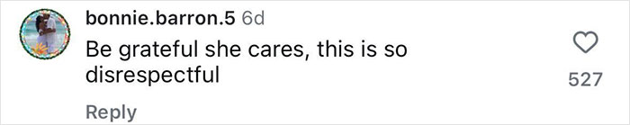 &ldquo;Poor Mamma&rdquo;: The Internet Is Divided Over Family&rsquo;s Controversial Holiday Card Photo