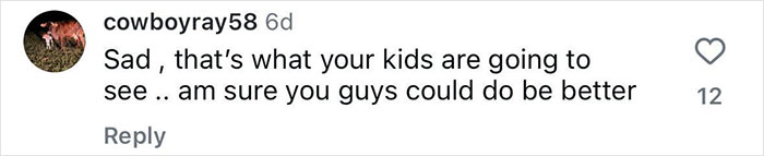 &ldquo;Poor Mamma&rdquo;: The Internet Is Divided Over Family&rsquo;s Controversial Holiday Card Photo