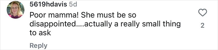 &ldquo;Poor Mamma&rdquo;: The Internet Is Divided Over Family&rsquo;s Controversial Holiday Card Photo