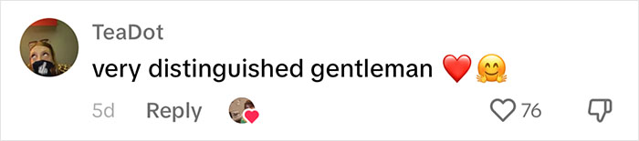 People Online Melt After Seeing This Adorable Pigeon Show Off His Christmas Sweaters