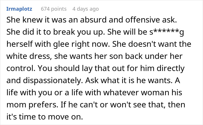 Reddit comment discussing an issue with a fianc&eacute;'s request about wedding dress color for mother's comfort.