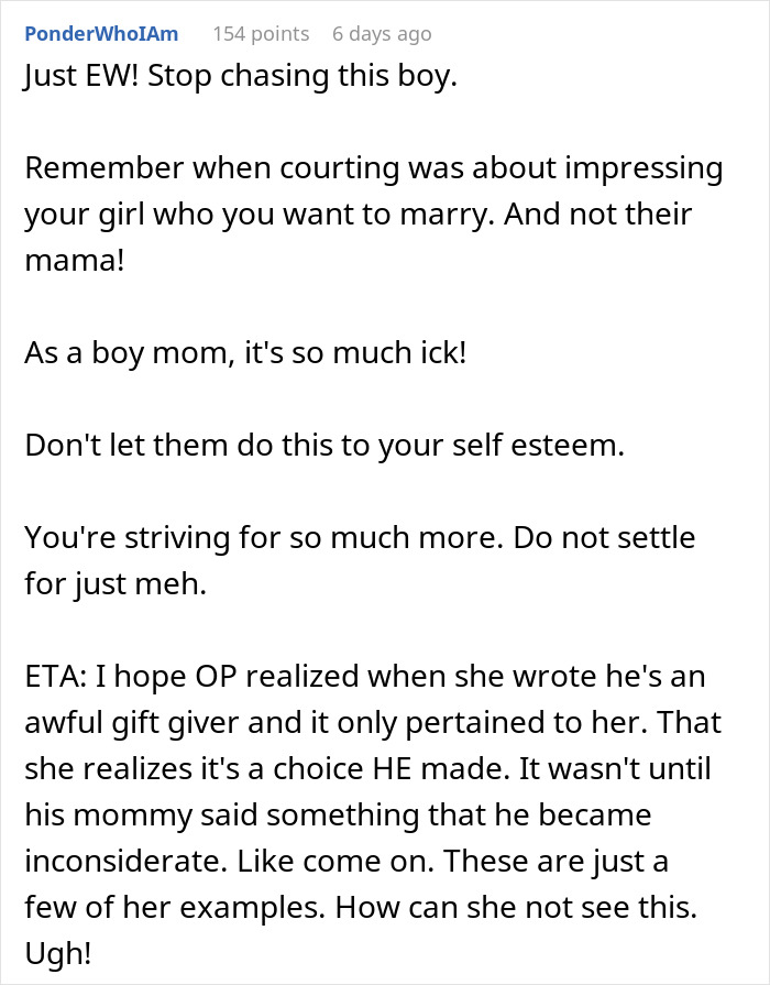 Reddit comment criticizing a "mommy&rsquo;s boy" for giving his partner a worse gift than his mother.
