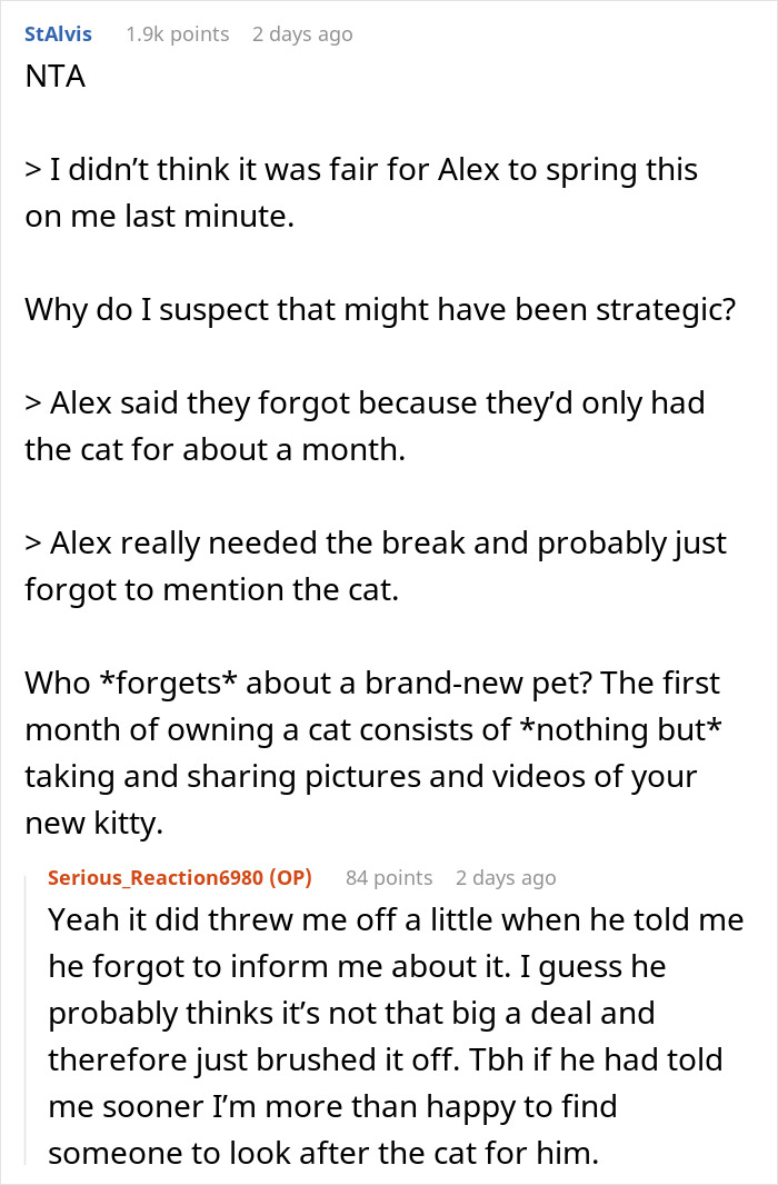 Reddit conversation discussing a man with allergies refusing to watch a friend's dog due to owning a cat.