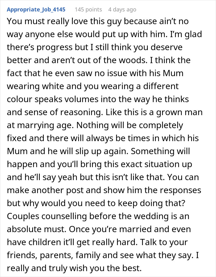 Screenshot of a Reddit comment discussing a fianc&eacute;'s request for a non-white wedding dress to appease his mother.