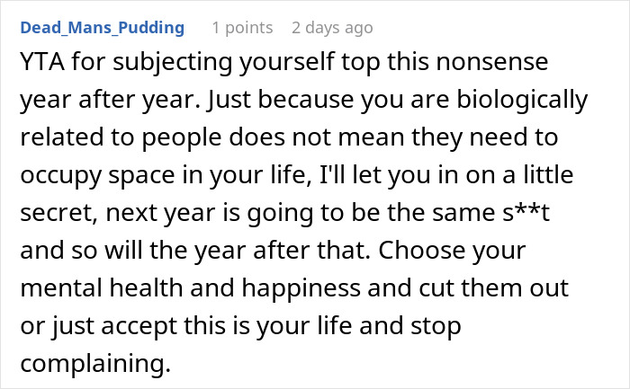 Reddit comment advising someone to prioritize mental health over family drama at Thanksgiving.