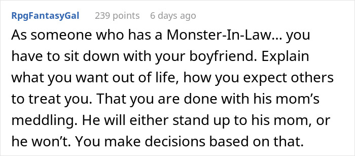 Comment discussing relationship advice regarding a boyfriend's mom interference.
