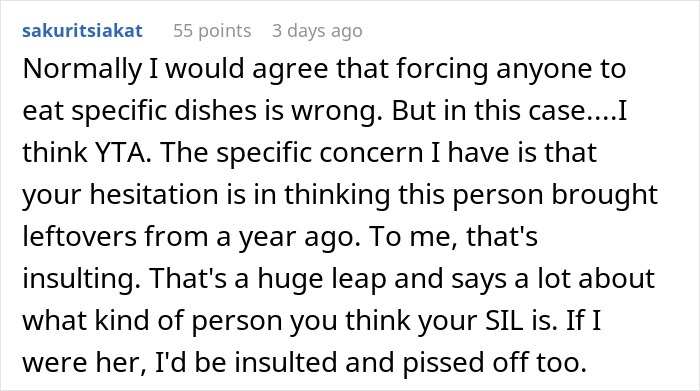 Text from a Reddit comment discussing etiquette about eating Thanksgiving leftovers.