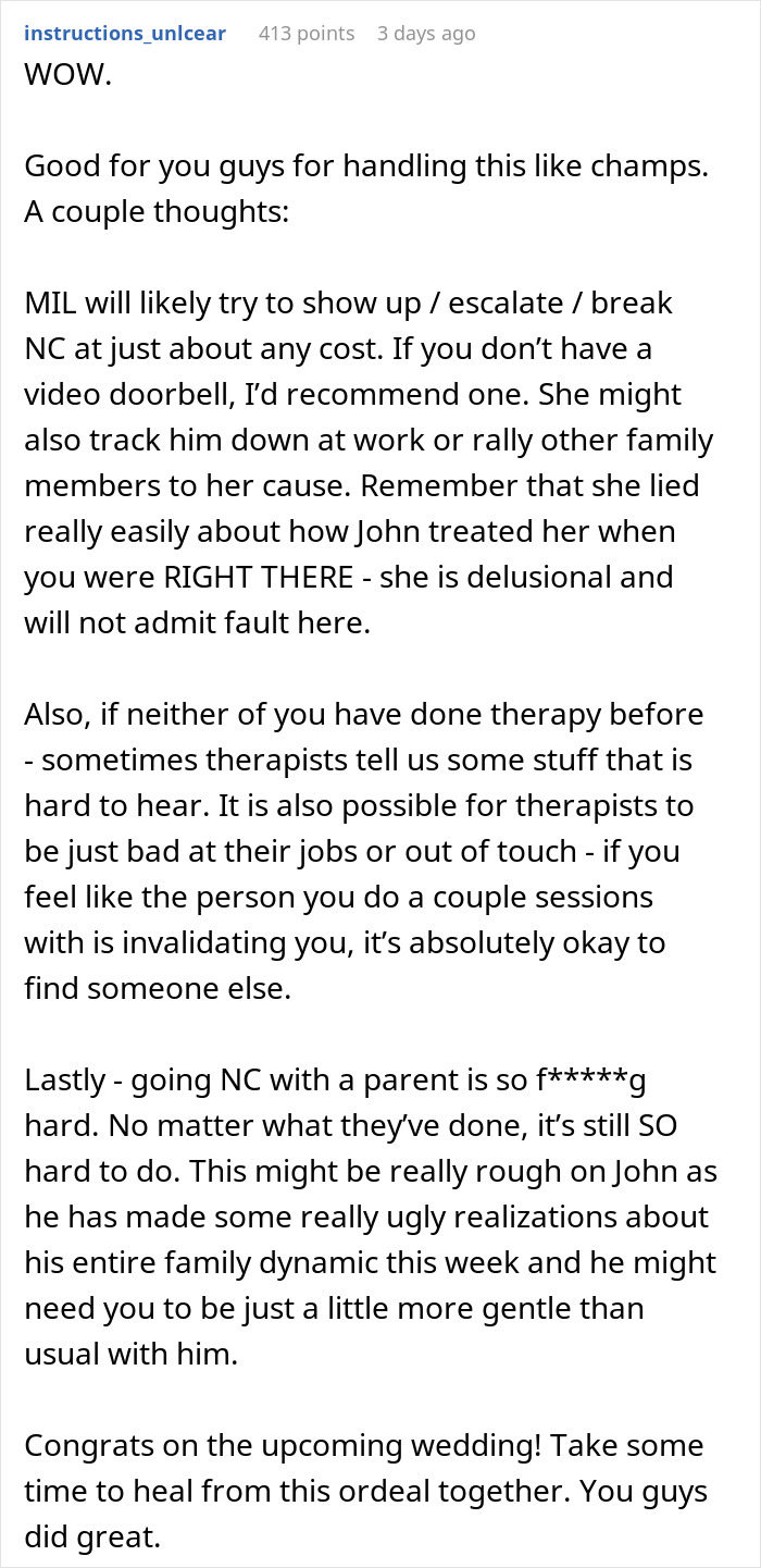 Reddit comment offering advice on handling family dynamics and wedding dress concerns.