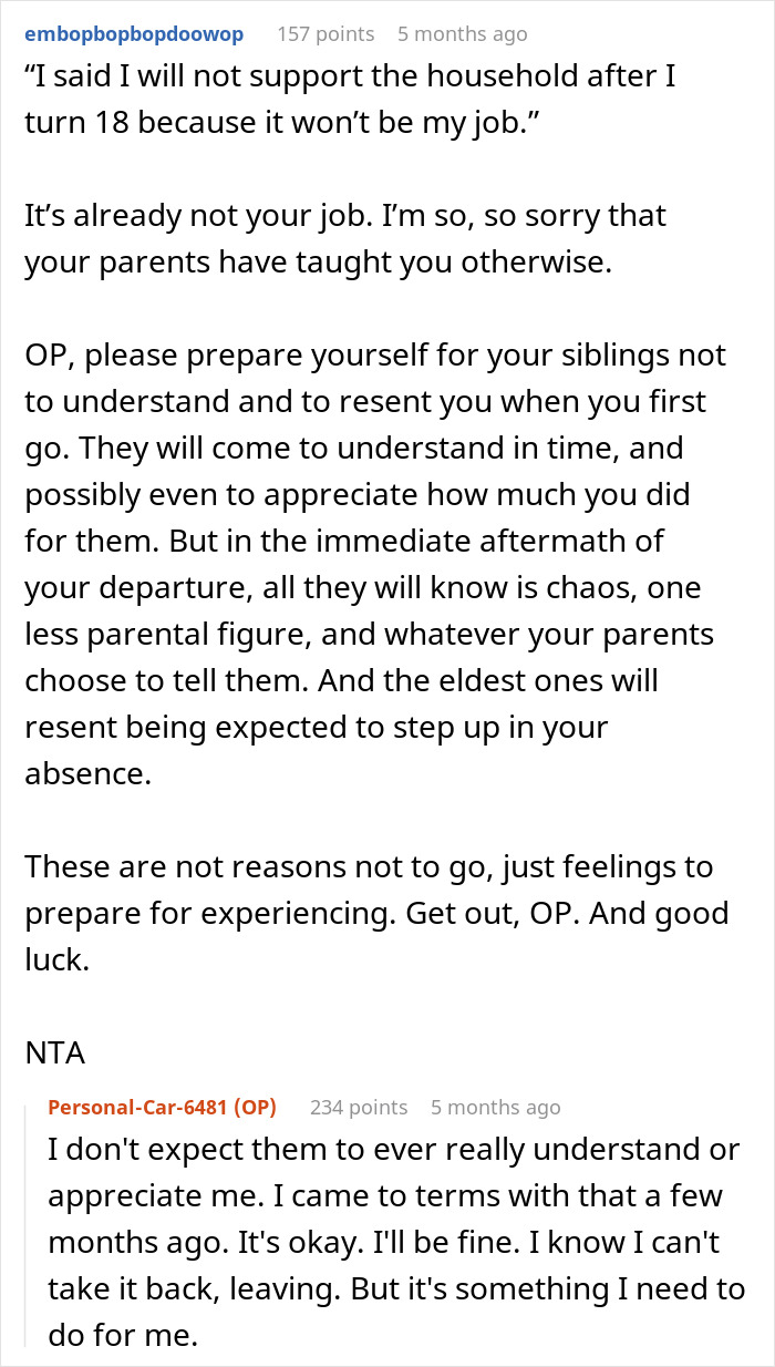 Reddit comments discussing eldest of 10 siblings planning to move out at 18, with advice and support shared.
