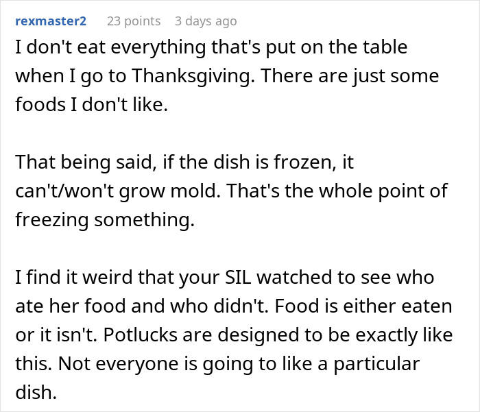 Reddit comment discussing Thanksgiving dish and food preferences.