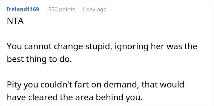 Reddit comment discussing a situation where a mom ignores a child's tantrum on a plane.