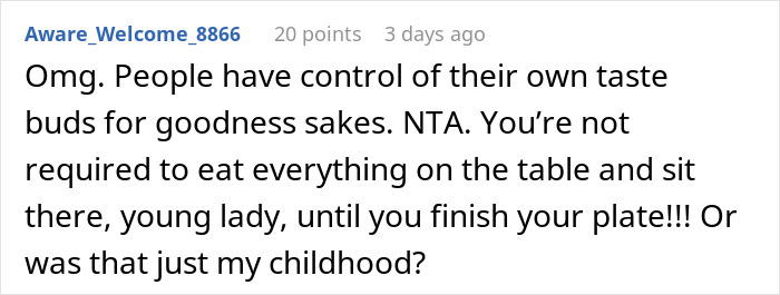 Reddit comment discussing food choices and Thanksgiving dish preferences.