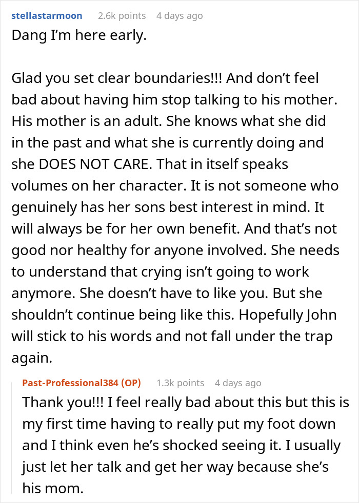 Reddit comments discussing a fianc&eacute;'s request for the bride to avoid a white wedding dress to please his mom.