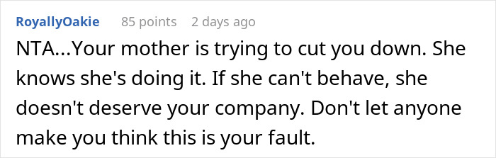 Comment discussing family dynamics at Thanksgiving dinner, focusing on hidden desserts.