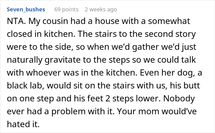 Text from a user sharing a story about sitting on stairs during gatherings.