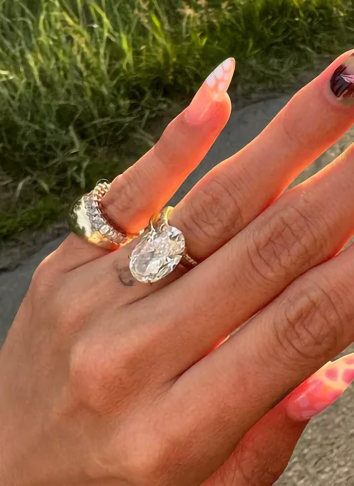 Hailey Bieber showcasing engagement ring in sunlight, highlighting their size and sparkle. Hailey Bieber showcasing engagement ring in sunlight, highlighting their size and sparkle.