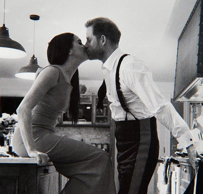 &ldquo;No Way Those Kids Are Theirs&rdquo;: Outrage After Harry And Meghan Share Pic Of Kids In Holiday Card