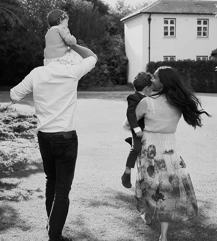 &ldquo;No Way Those Kids Are Theirs&rdquo;: Outrage After Harry And Meghan Share Pic Of Kids In Holiday Card