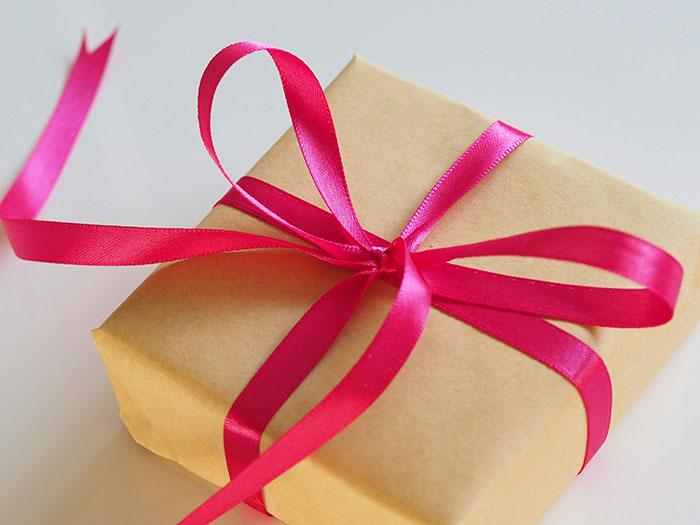 Boss&rsquo;s Insulting Secret Santa Gift Makes Worker Quit Months Later, HR Gets Involved