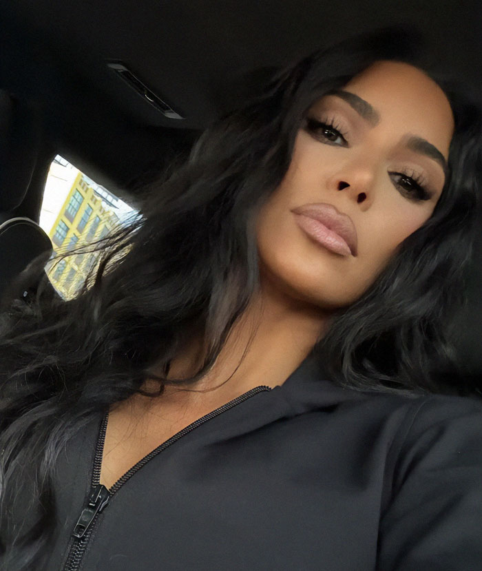 &ldquo;Looks Like She&rsquo;s In Her 20s&hellip; Not 11&rdquo;: Internet Slams North West&rsquo;s &ldquo;Inappropriate&rdquo; Holiday Outfit