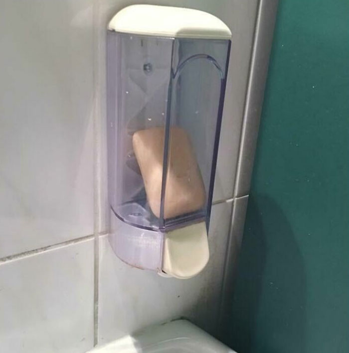 He rellenado el dispensador de jabón, jefe