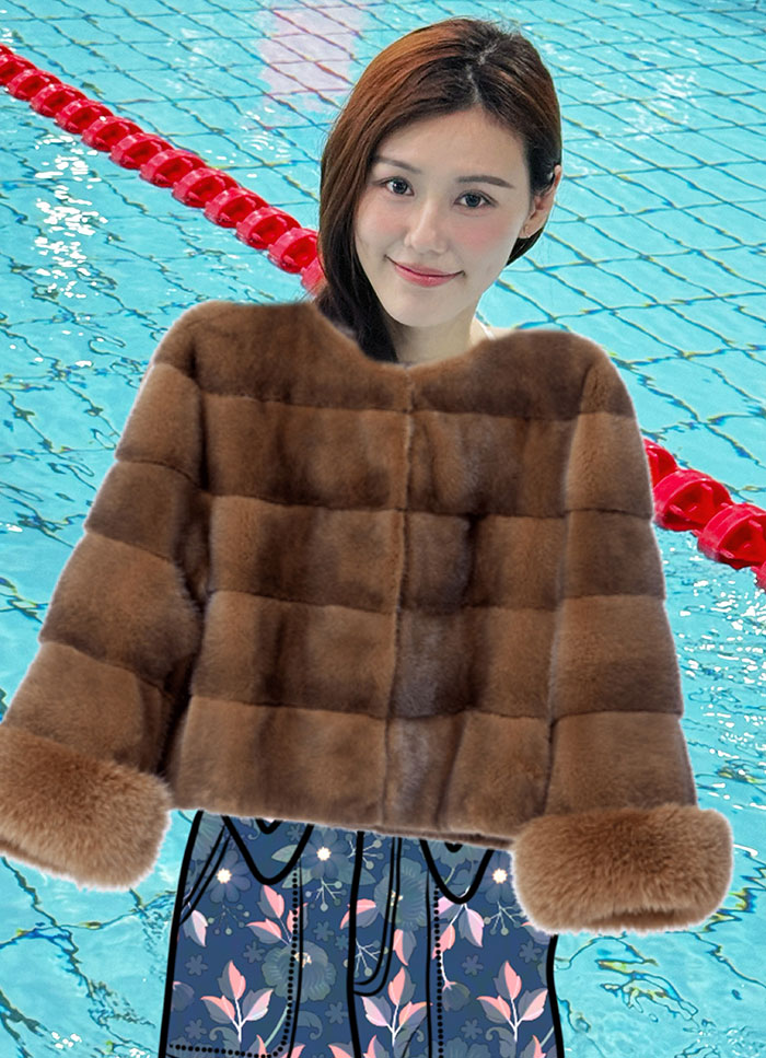 Liu Xiang's edited photo of her in a fur coat with floral skirt while swimming in the pool, addressing criticism about her swimsuits Liu Xiang's edited photo of her in a fur coat with floral skirt while swimming in the pool, addressing criticism about her swimsuits