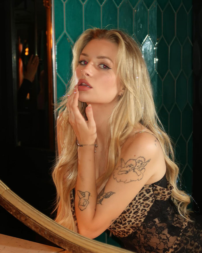 “Self-Esteem Issues!”: Kate Moss’ Sister Called Out For Wild Dating Story And Racy Bikini Photos “Self-Esteem Issues!”: Kate Moss’ Sister Called Out For Wild Dating Story And Racy Bikini Photos