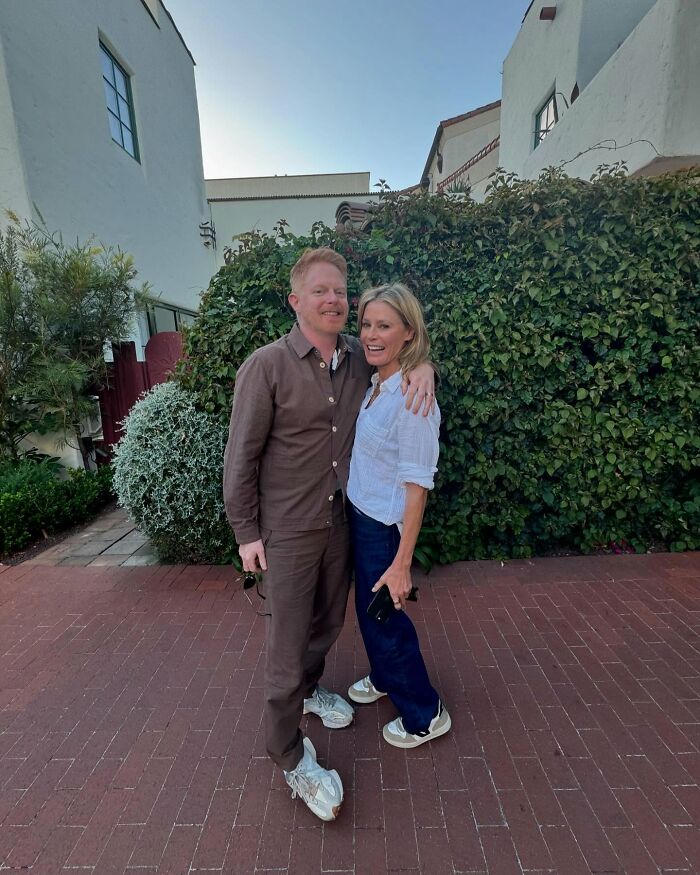 &lsquo;Modern Family&rsquo; Siblings Julie Bowen, Jesse Tyler Ferguson Rush Kids To The ER On Thanksgiving