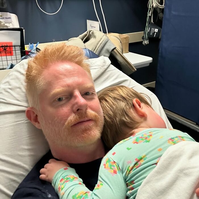 &lsquo;Modern Family&rsquo; Siblings Julie Bowen, Jesse Tyler Ferguson Rush Kids To The ER On Thanksgiving