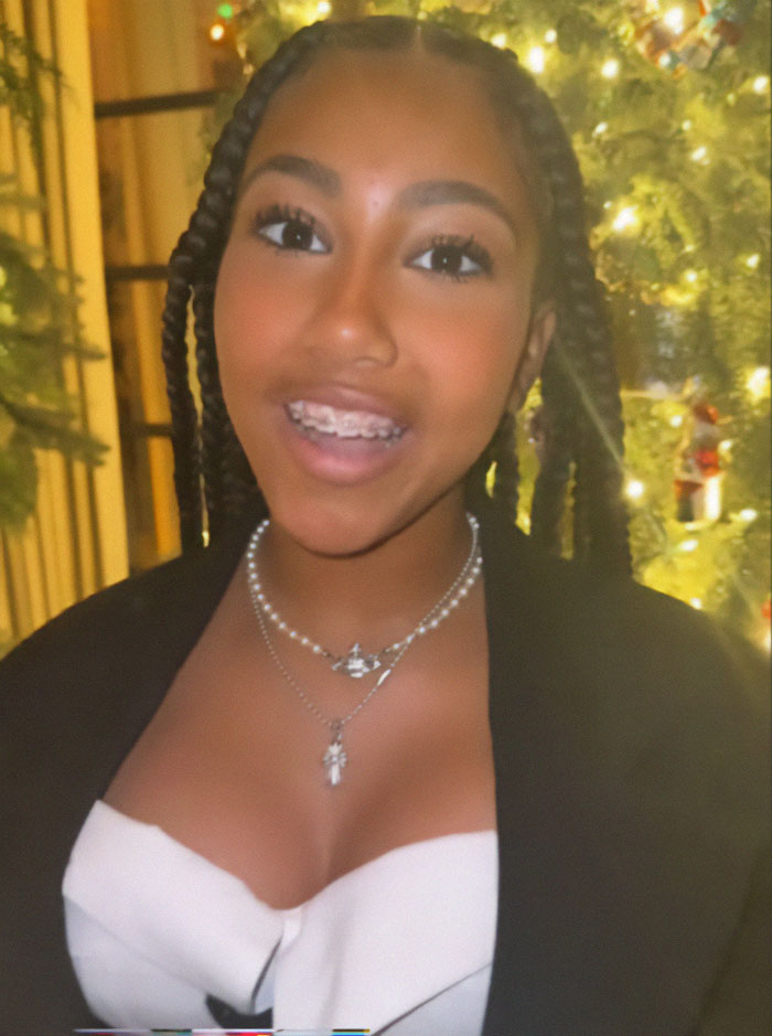 &ldquo;Looks Like She&rsquo;s In Her 20s&hellip; Not 11&rdquo;: Internet Slams North West&rsquo;s &ldquo;Inappropriate&rdquo; Holiday Outfit