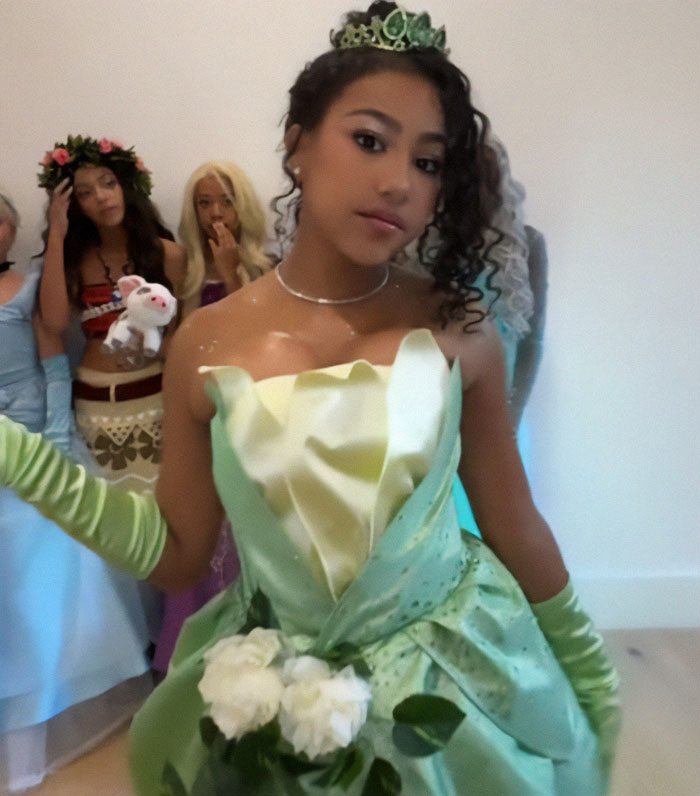 &ldquo;Looks Like She&rsquo;s In Her 20s&hellip; Not 11&rdquo;: Internet Slams North West&rsquo;s &ldquo;Inappropriate&rdquo; Holiday Outfit