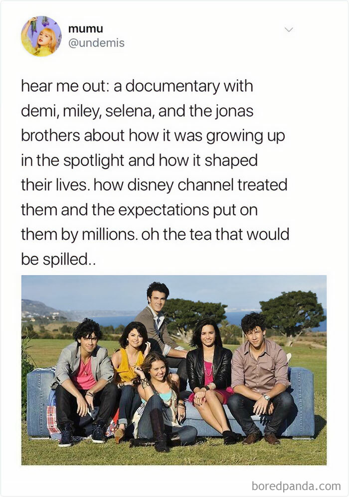 Tweet discussing nostalgic childhood shows with a group photo of young celebrities sitting outdoors.