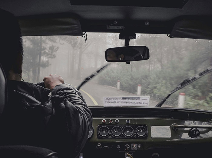 “Still Can't Explain What We Saw”: 30 Eerie Sights That Made Nighttime Drivers Question All