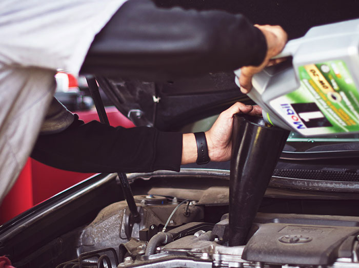 “Still Can't Explain What We Saw”: 30 Eerie Sights That Made Nighttime Drivers Question All