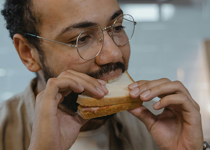 27 Disturbing, Bizarre, And Wholesome Things People Discovered About Partners Only After Marriage