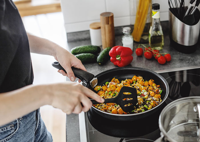 27 Disturbing, Bizarre, And Wholesome Things People Discovered About Partners Only After Marriage