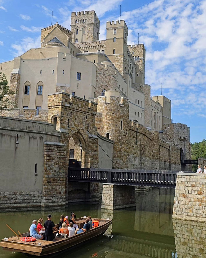 Mysterious Castle Found In The Middle Of A Frozen Lake Has People Scratching Their Heads Mysterious Castle Found In The Middle Of A Frozen Lake Has People Scratching Their Heads