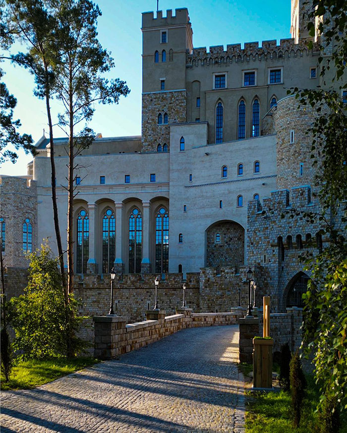 Mysterious Castle Found In The Middle Of A Frozen Lake Has People Scratching Their Heads Mysterious Castle Found In The Middle Of A Frozen Lake Has People Scratching Their Heads