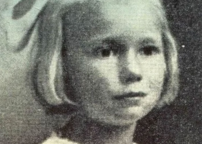 Black and white close-up of a young girl with a bob haircut, representing intriguing facts from Today I Learned community.