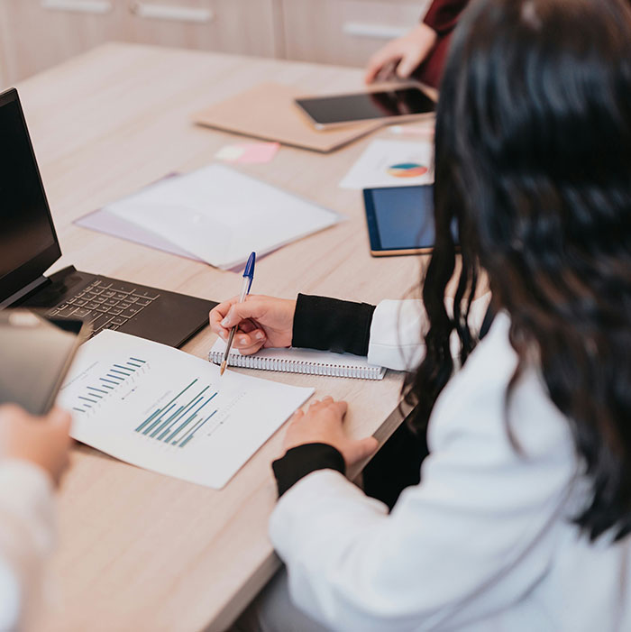 After Boss Sends &ldquo;Breathtakingly Inhuman&rdquo; Text, Expert Shares Warning Signs Of Bad Leaders