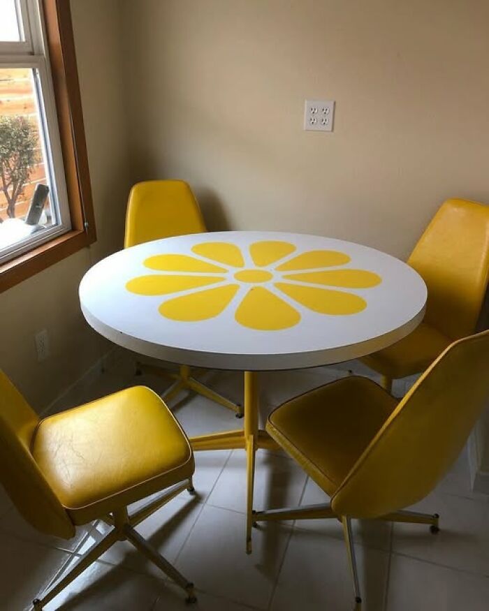Second-hand discovery: Vintage table set with yellow daisy design and matching chairs in a corner of a bright room.