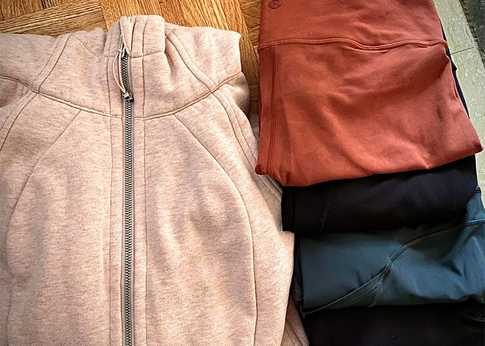 Wife Finds Husband's Christmas Gift, Feels Let Down: "Yet Again I&rsquo;ve Got A Useless Present"