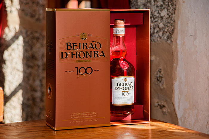 Gift box featuring Beirão D'Honra, a Christmas present that might ruin holiday spirit.