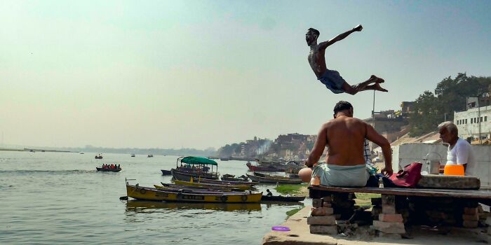 33 Terrible Countries And Cities Folks Traveled To For The First And Last Time