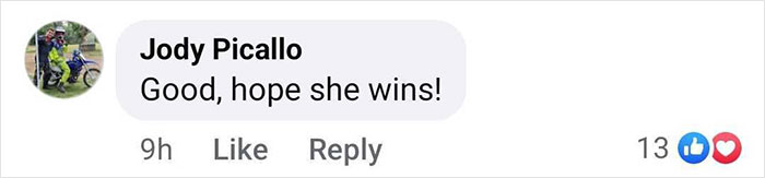 Comment supporting passenger suing airline and filmer over seat swap refusal.